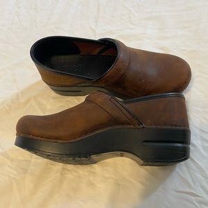Like new Danskos